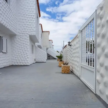 Seaviews From The Big Balcony, Parking And Wifi Lägenhet *