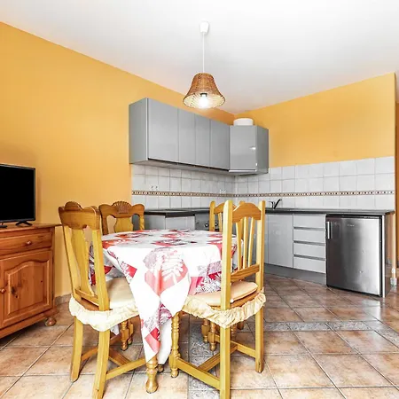 Seaviews From The Big Balcony, Parking And Wifi Apartmán