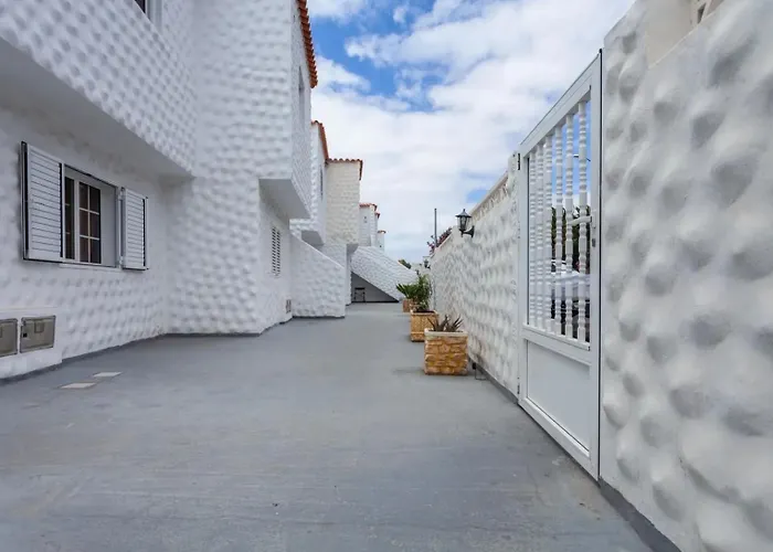 Seaviews From The Big Balcony, Parking And Wifi Apartmán *