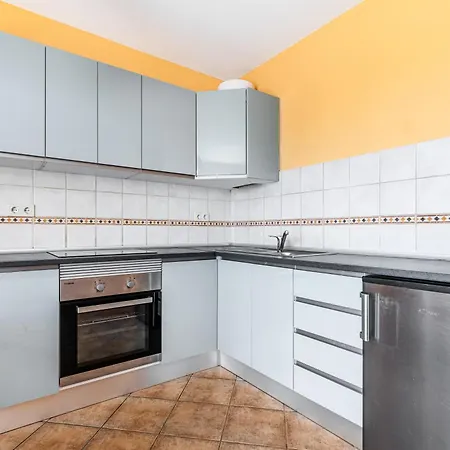 Seaviews From The Big Balcony, Parking And Wifi Apartman