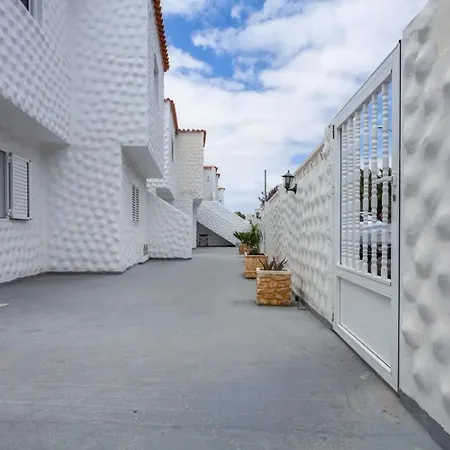 Апартаменты Seaviews From The Big Balcony, Parking And Wifi Коста Калма
