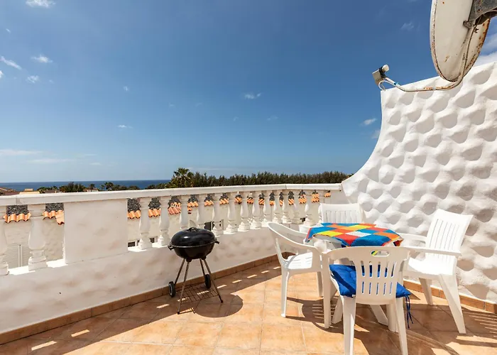 Seaviews From The Big Balcony, Parking And Wifi Apartman *